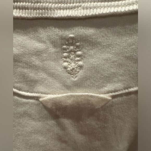 Free People Size S Love to layer in this soft cotton top classic crewneck - Picture 5 of 5